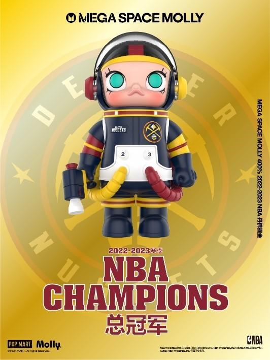 泡泡玛特携手NBA推出球队MEGASPACEMOLLY创新玩法助燃赛事热